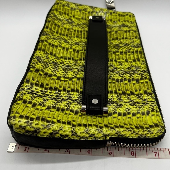 MILLY MCKENNA WATERSNAKE CLUTCH GREEN & BLACK - Picture 6 of 11